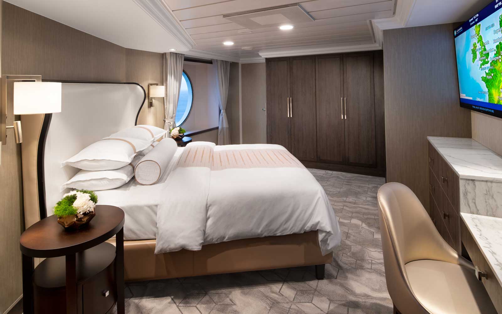Azamara Pursuit лайнер